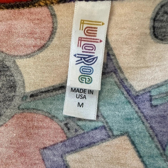 Medium LuLaRoe Perfect Tee - Picture 3 of 3